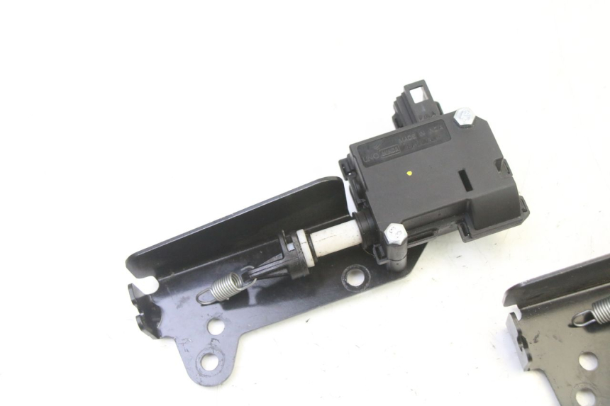photo de SITZBANKSCHLOSS MOTOR  PIAGGIO MP3 HPE 310 (2024 - 2025)