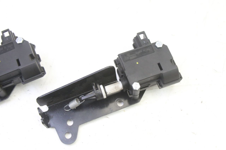 photo de SITZBANKSCHLOSS MOTOR  PIAGGIO MP3 HPE 310 (2024 - 2025)