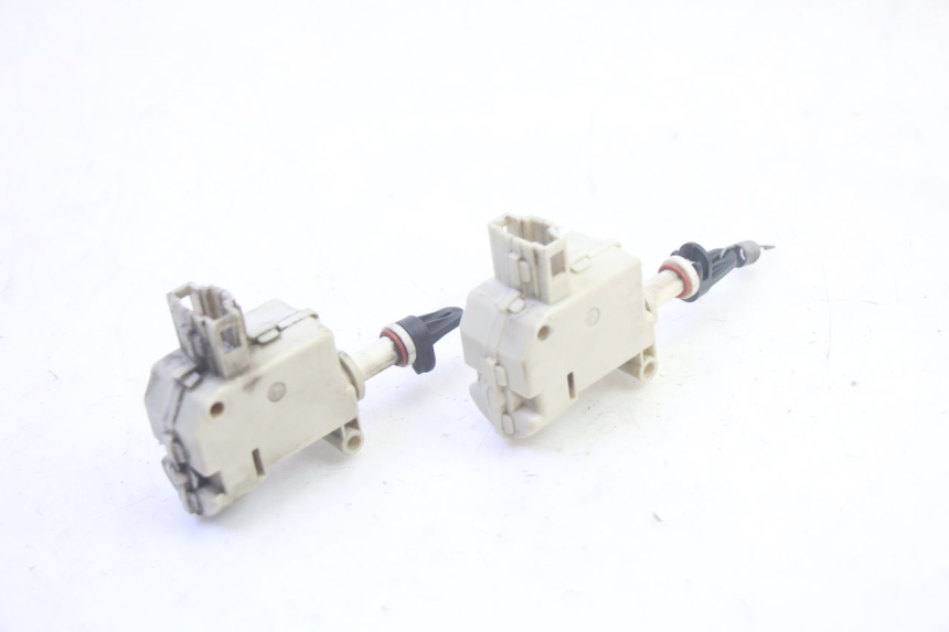 photo de KOFFERRAUMÖFFNUNGSMOTOR PIAGGIO MP3 LT 400 (2007 - 2012) - Technische Nahaufnahme