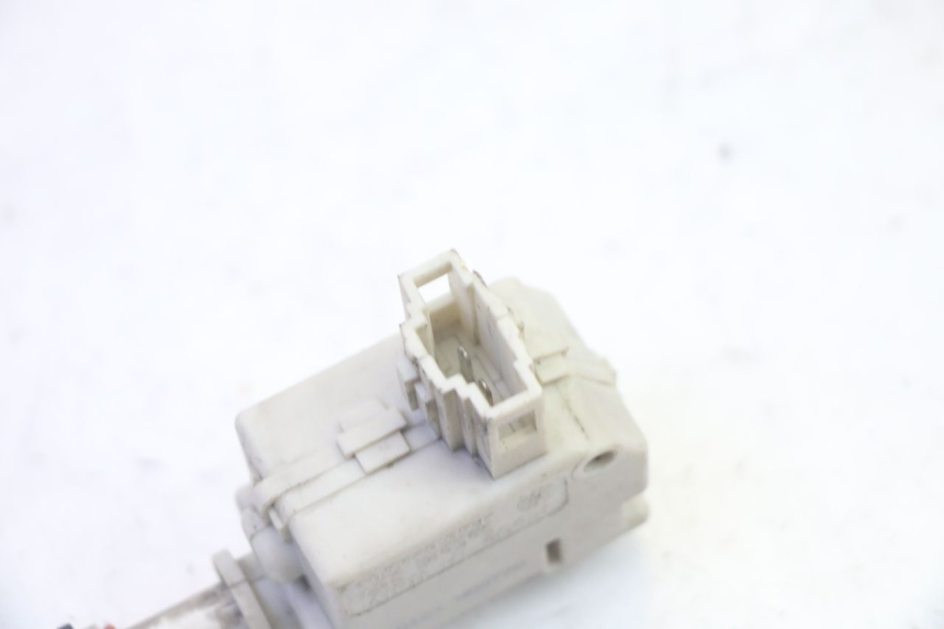 photo de SITZBANKSCHLOSS MOTOR  PIAGGIO MP3 RL 250 (2007 - 2010) - Zoom auf Gebrauchszustand