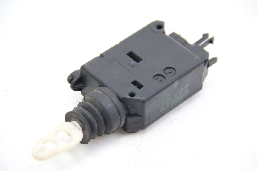 photo de KOFFERRAUMÖFFNUNGSMOTOR PEUGEOT SATELIS COMPRESSOR K15 125 (2006 - 2009) - Detailansicht des Bauteils