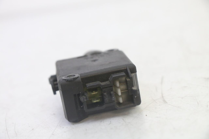 photo de KOFFERRAUMÖFFNUNGSMOTOR PEUGEOT SATELIS 125 (2010 - 2012)