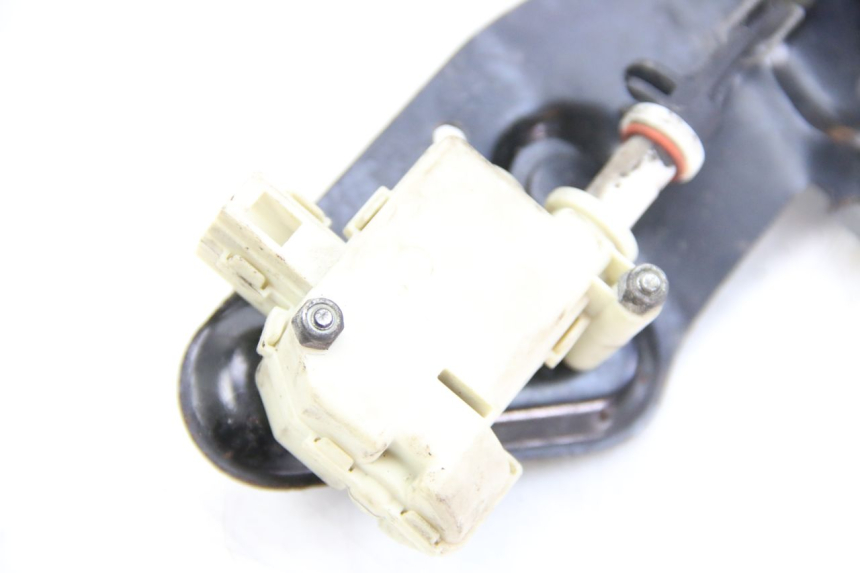 photo de KOFFERRAUMÖFFNUNGSMOTOR PIAGGIO VESPA GRANTURISMO 125 (2003 - 2007)