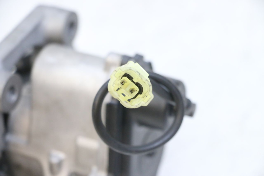 photo de MOTOR ROLL LOCK YAMAHA TRICITY 300 (2020 - 2024) - Alternative Perspektive