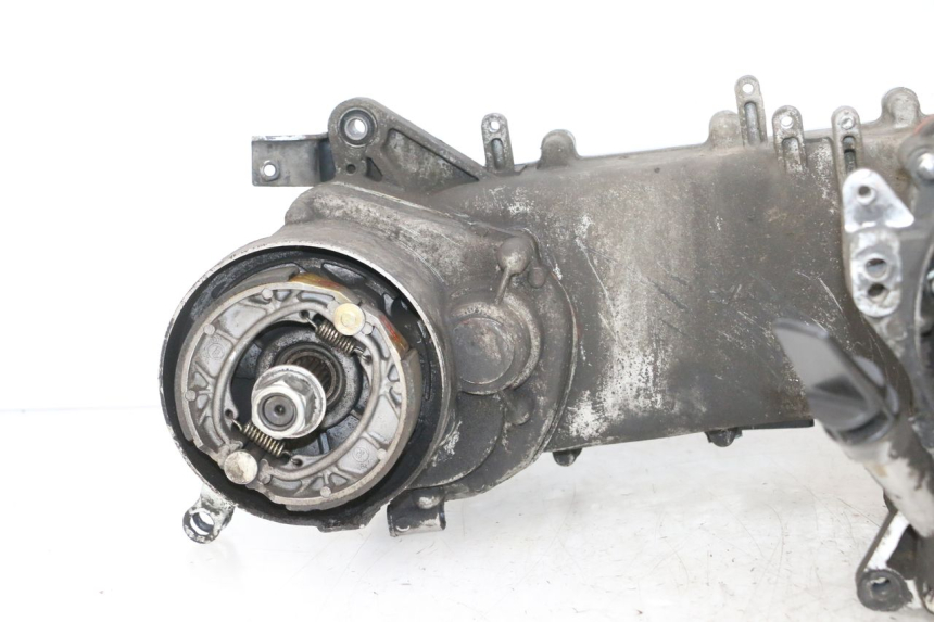 photo de MOTOR PEUGEOT SPEEDFIGHT 4 4T EFI 50 (2021 - 2025) - Alternativer Blickwinkel