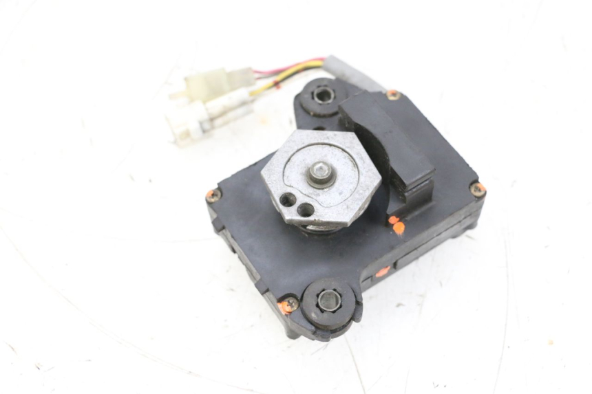 photo de AUSPUFFKLAPPE MOTOR SUZUKI GSXR GSX-R 1000 (2003 - 2004) - Detailansicht des Bauteils