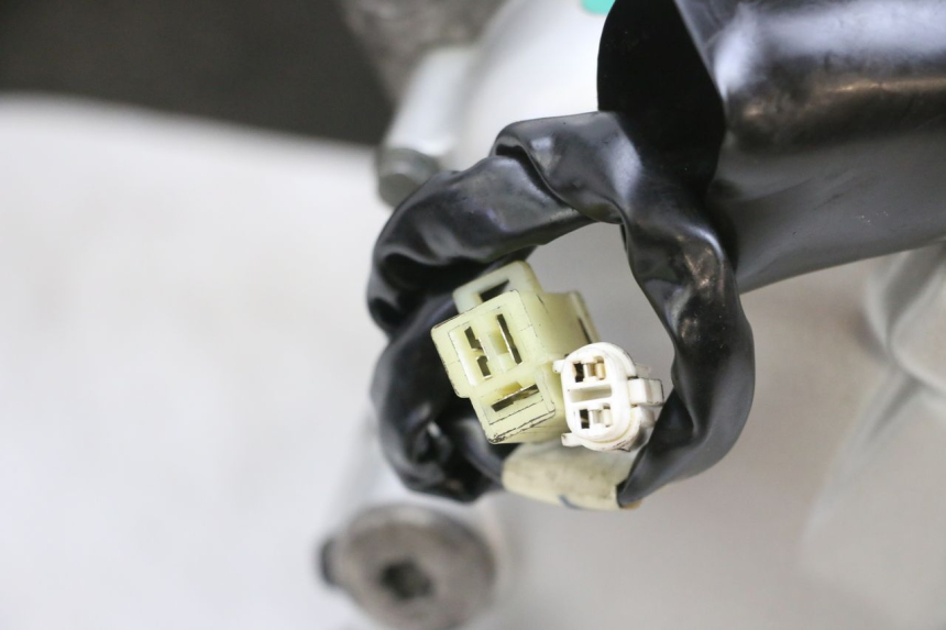 photo de MOTOR YAMAHA XMAX X-MAX 125 (2006 - 2009) - Details der Befestigungspunkte