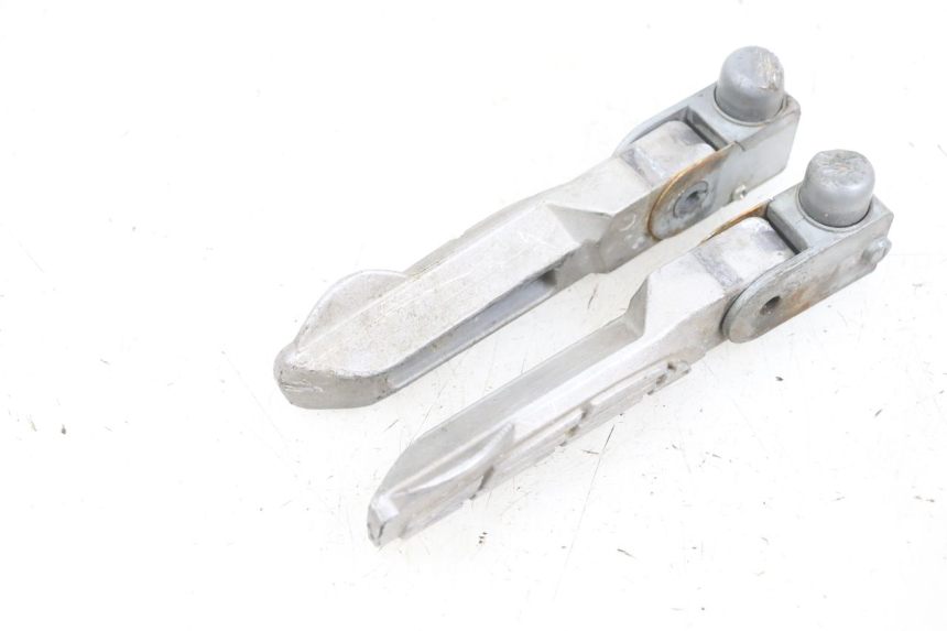 photo de PAAR FUßRASTENHALTER HINTEN KYMCO AGILITY 16+ 4T 50 (2018 - 2023) - Zoom auf Gebrauchszustand