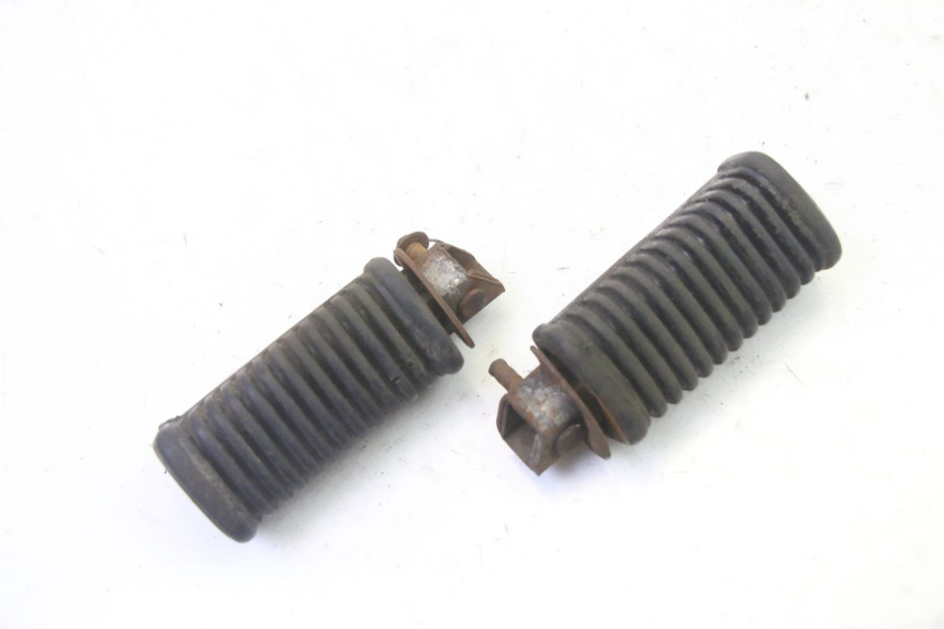 photo de FUSSRASTEN HINTEN HYOSUNG GV AQUILA 125 (2000 - 2004)