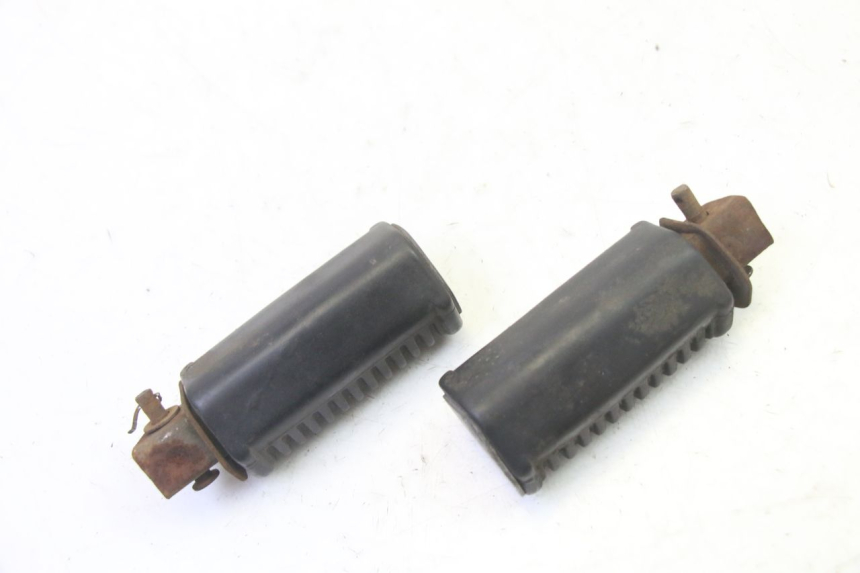 photo de FUSSRASTEN HINTEN HYOSUNG GV AQUILA 125 (2000 - 2004)