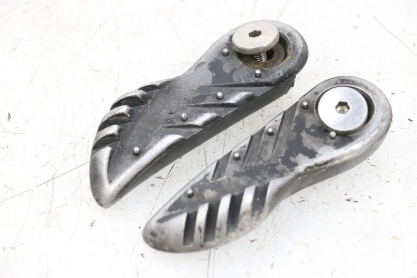 photo de PAAR FUßRASTENHALTER HINTEN MBK BOOSTER SPIRIT NAKED 50 (2004 - 2017) - Hauptansicht