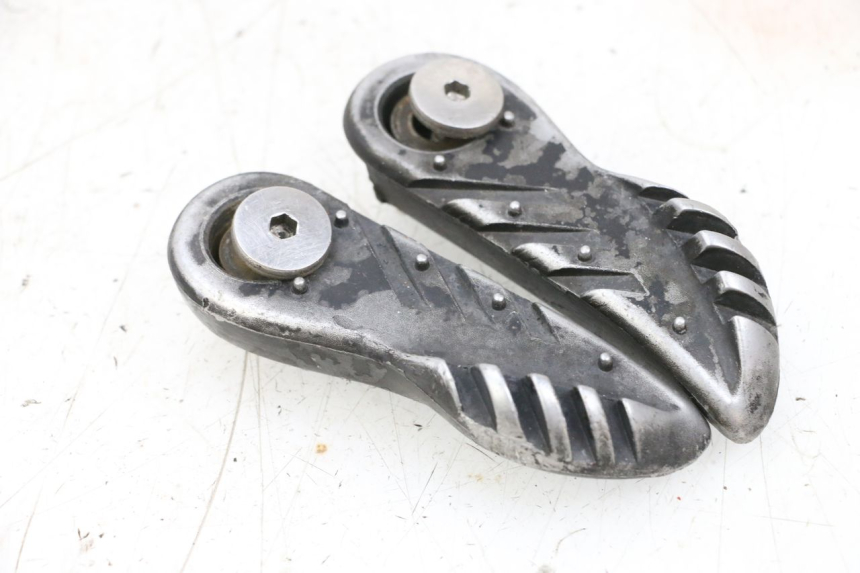 photo de PAAR FUßRASTENHALTER HINTEN MBK BOOSTER SPIRIT NAKED 50 (2004 - 2017) - Details der Befestigungspunkte