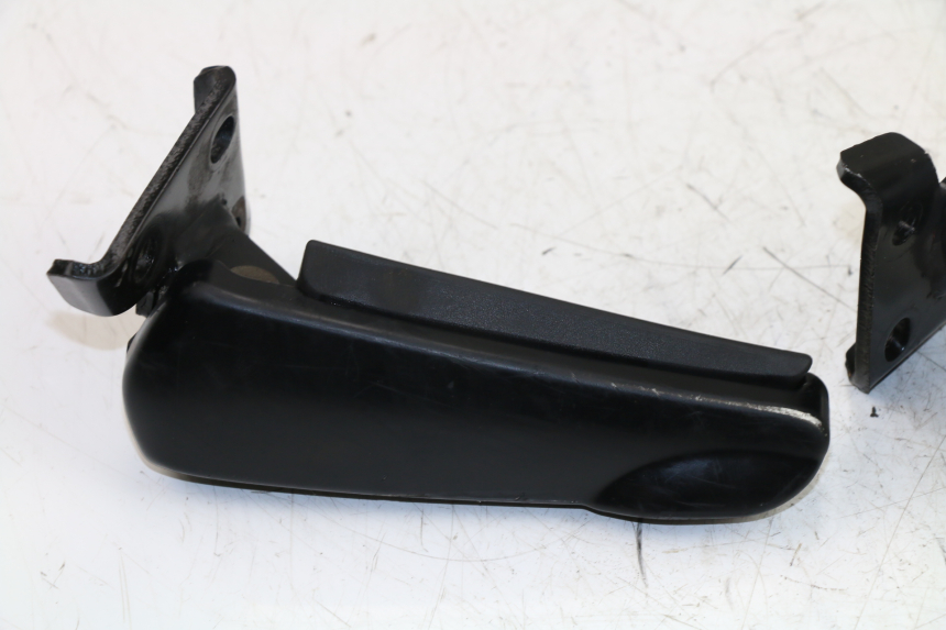 photo de FUSSRASTEN HINTEN PIAGGIO CARNABY 125 (2007 - 2011)