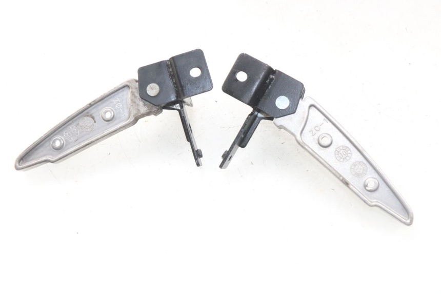 photo de PAAR FUßRASTENHALTER HINTEN PEUGEOT CITYSTAR 50 (2013 - 2017)