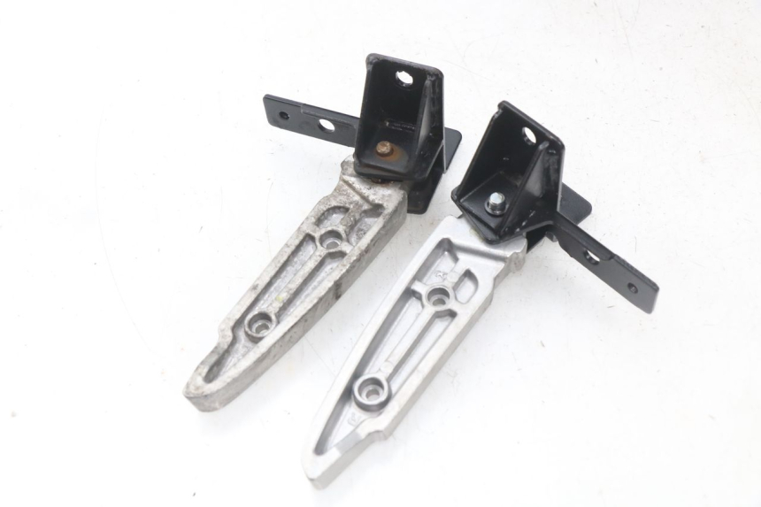 photo de PAAR FUßRASTENHALTER HINTEN PEUGEOT CITYSTAR 50 (2013 - 2017)