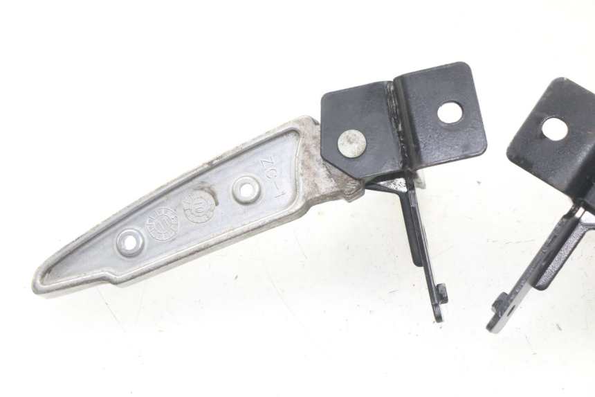 photo de PAAR FUßRASTENHALTER HINTEN PEUGEOT CITYSTAR 50 (2013 - 2017)