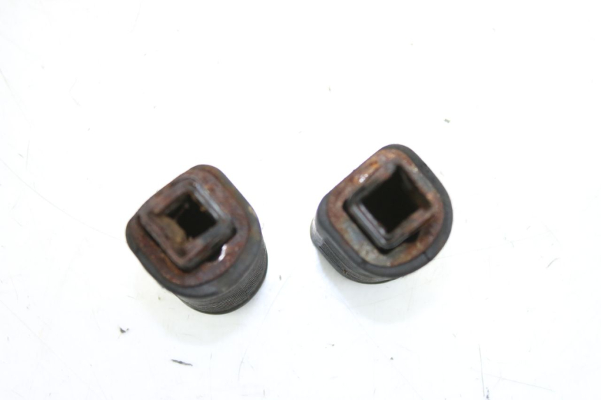 photo de PAAR FUßRASTENHALTER HINTEN SUZUKI CP 80 (1985 - 1996)