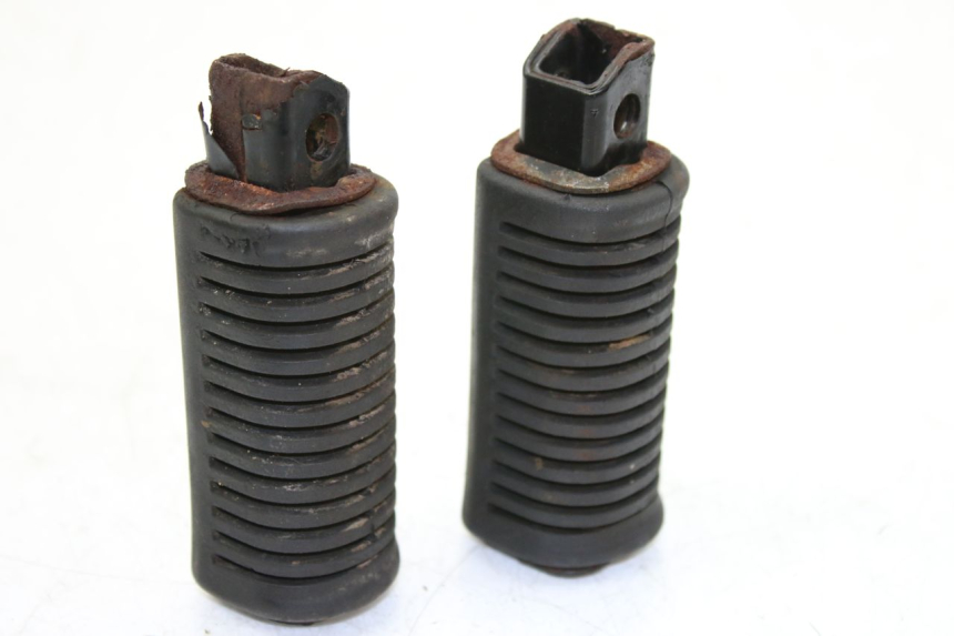 photo de PAAR FUßRASTENHALTER HINTEN SUZUKI CP 80 (1985 - 1996)