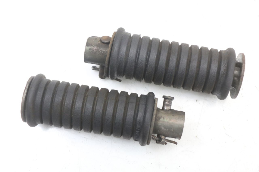 photo de FUSSRASTEN HINTEN SUZUKI GSX E 250 (1982 - 1983)