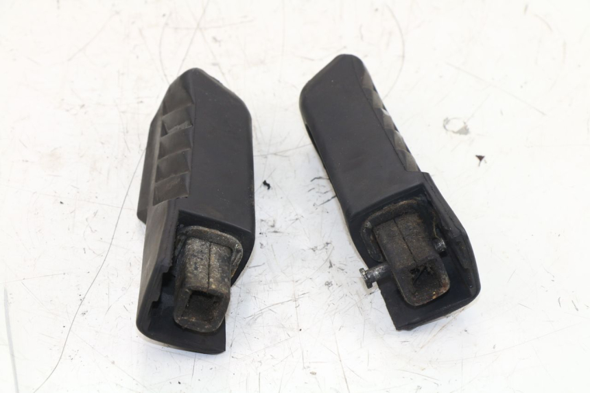 photo de FUSSRASTEN HINTEN HONDA FES S-WING SWING 125 (2007 - 2015)