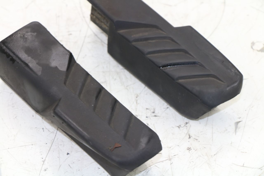 photo de FUSSRASTEN HINTEN HONDA FES S-WING SWING 125 (2007 - 2015)