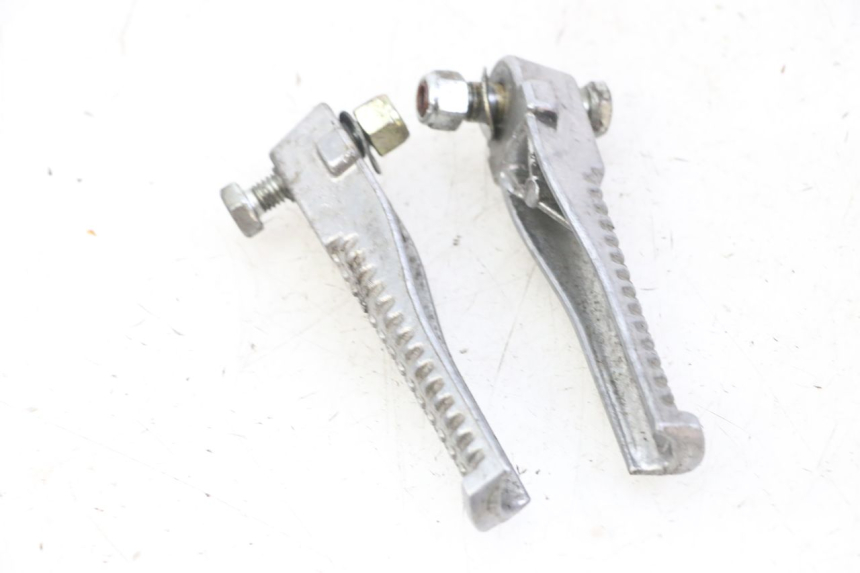 photo de FUSSRASTEN HINTEN PEUGEOT JET FORCE CARBU 50 (2003 - 2016)