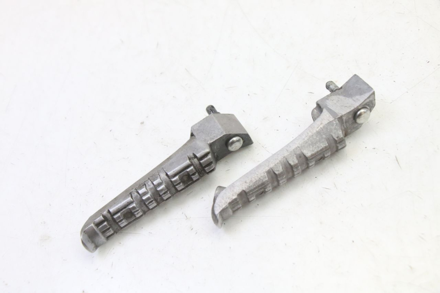 photo de FUSSRASTEN HINTEN YAMAHA JOG R 50 (2004 - 2014)