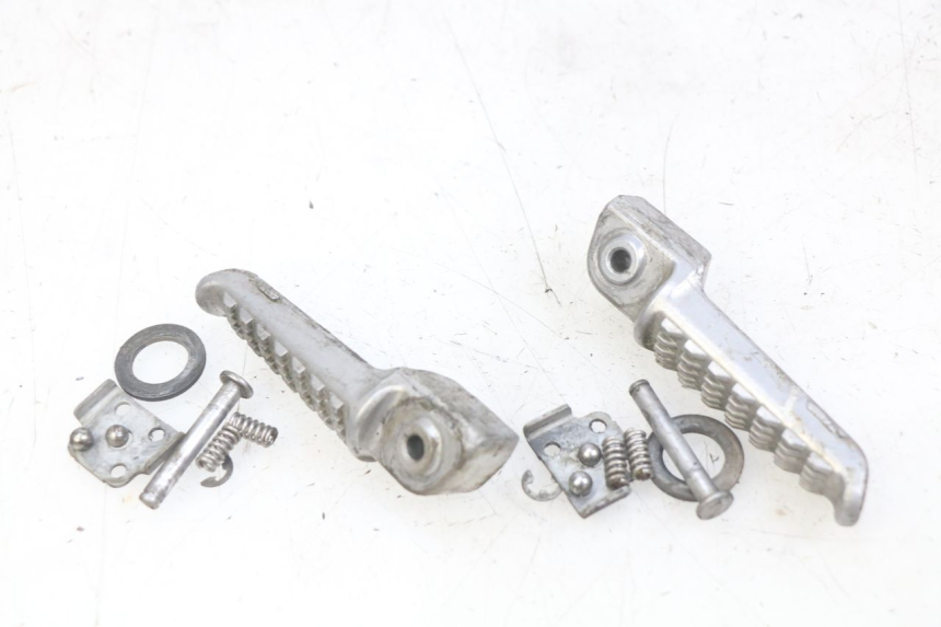 photo de PAAR FUßRASTENHALTER HINTEN KAWASAKI Z 750 (2007 - 2013)