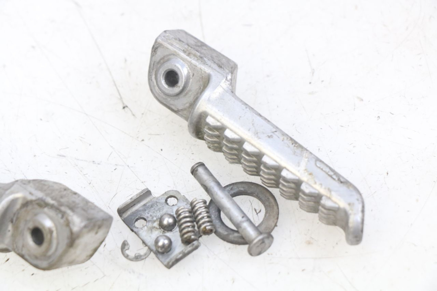 photo de PAAR FUßRASTENHALTER HINTEN KAWASAKI Z 750 (2007 - 2013)