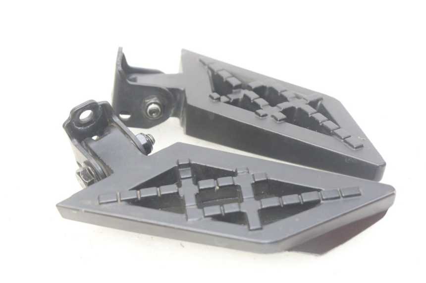 photo de PAAR FUßRASTENHALTER HINTEN PEUGEOT KISBEE 4T 50 (2018 - 2022)