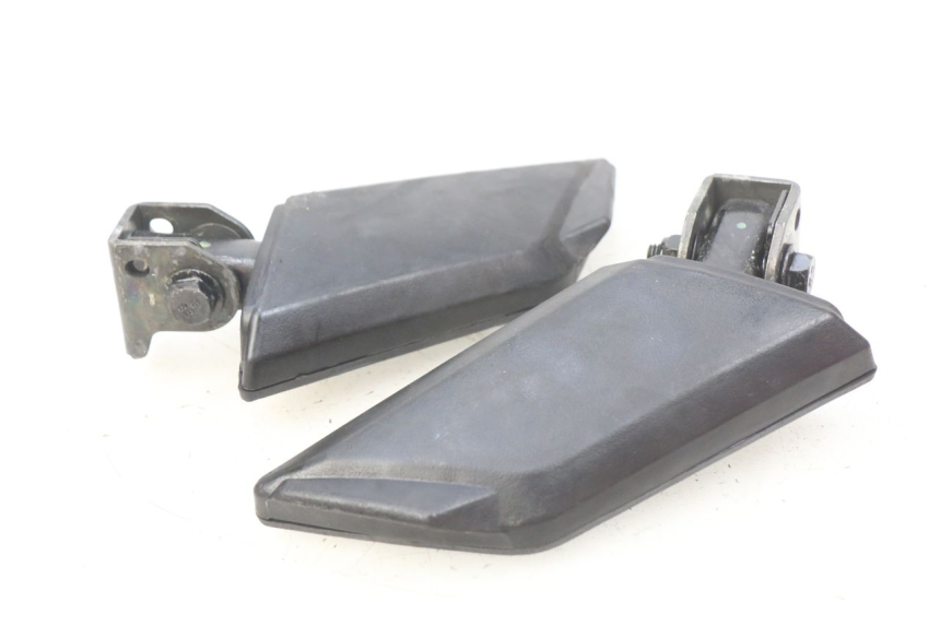 photo de PAAR FUßRASTENHALTER HINTEN PEUGEOT KISBEE 4T 50 (2010 - 2017)