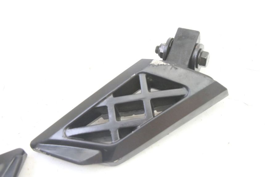 photo de PAAR FUßRASTENHALTER HINTEN PEUGEOT KISBEE 4T 50 (2018 - 2022)