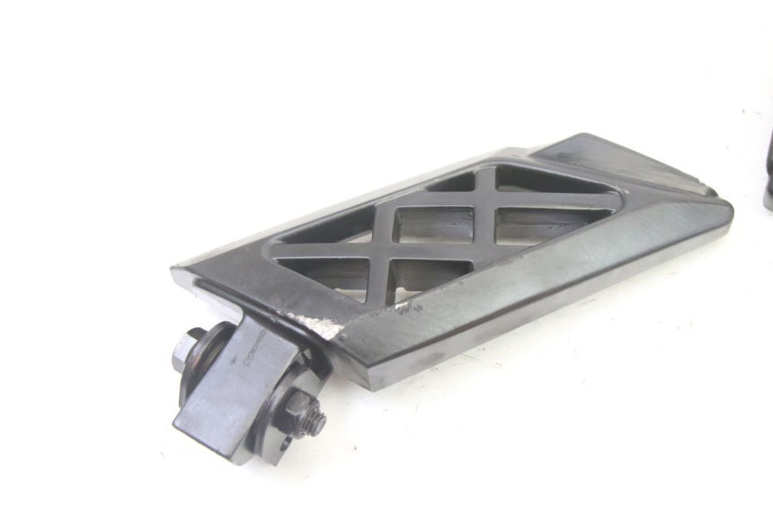 photo de PAAR FUßRASTENHALTER HINTEN PEUGEOT KISBEE 4T 50 (2018 - 2022)