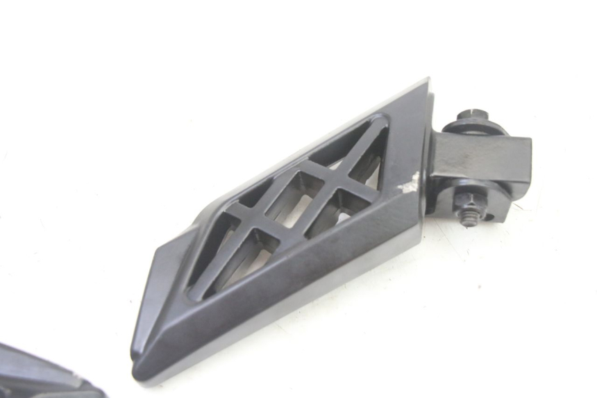 photo de PAAR FUßRASTENHALTER HINTEN PEUGEOT KISBEE 4T 50 (2018 - 2022)