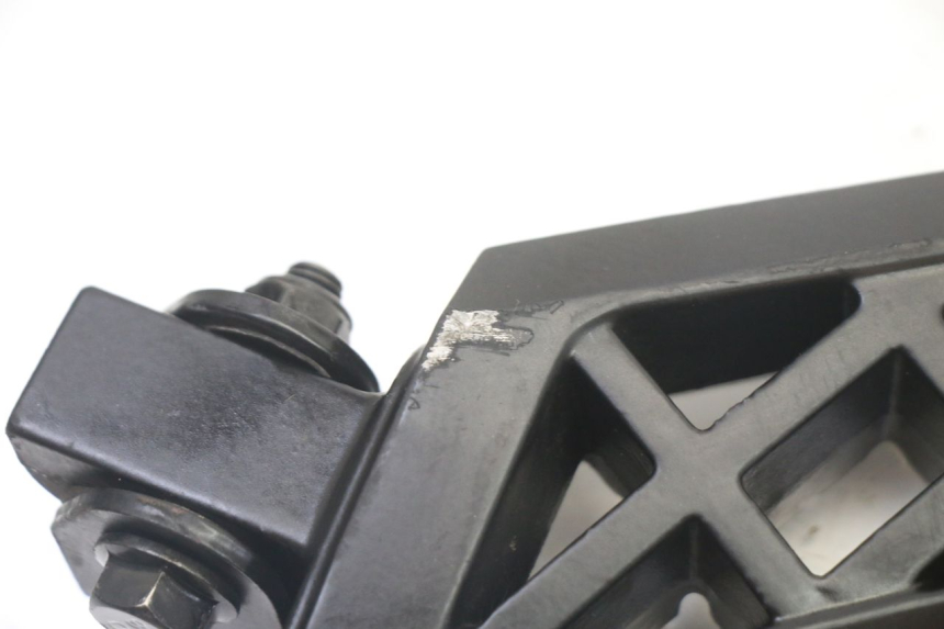 photo de PAAR FUßRASTENHALTER HINTEN PEUGEOT KISBEE 4T 50 (2018 - 2022)