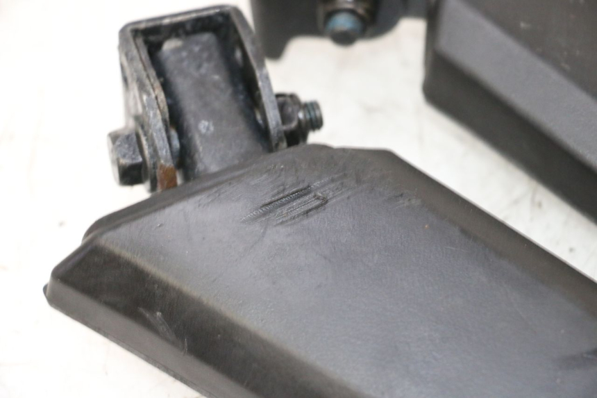 photo de PAAR FUßRASTENHALTER HINTEN PEUGEOT KISBEE 4T 50 (2010 - 2017) - Technische Nahaufnahme