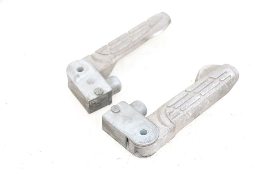 photo de PAAR FUßRASTENHALTER HINTEN KYMCO LIKE 125 (2009 - 2016) - Zoom auf Gebrauchszustand