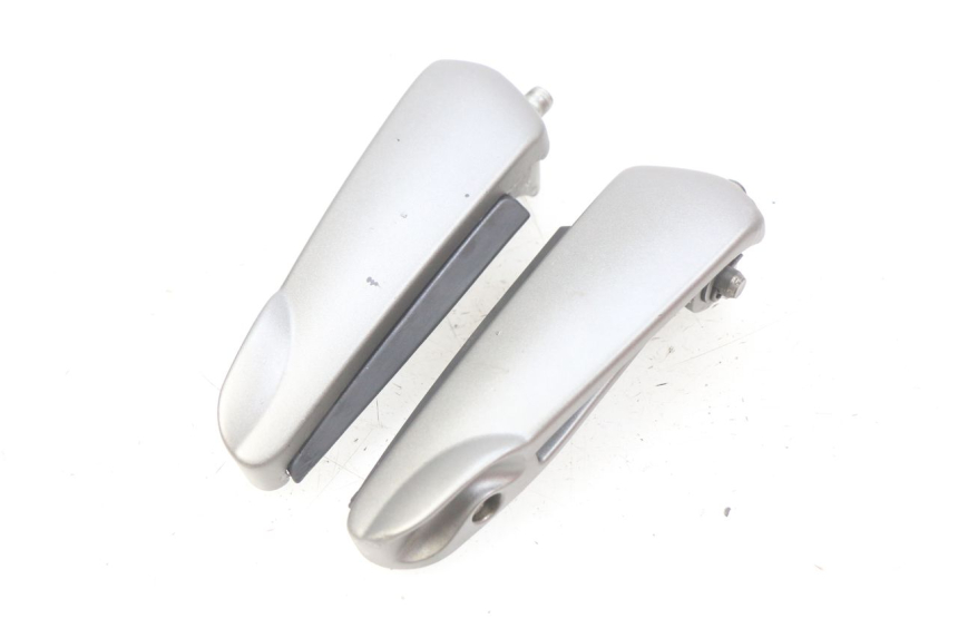 photo de PAAR FUßRASTENHALTER HINTEN GILERA NEXUS 125 (2009 - 2013)