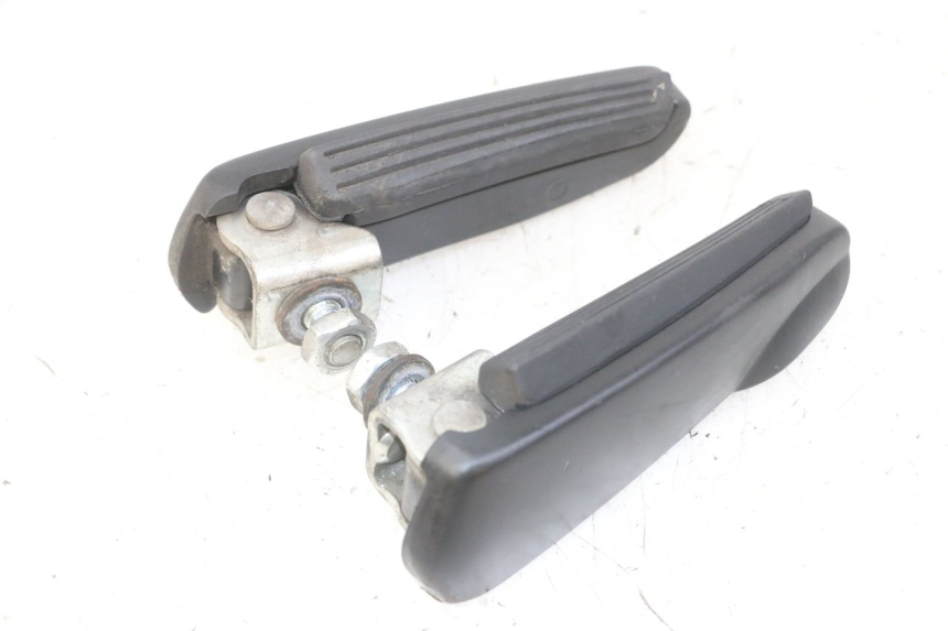 photo de PAAR FUßRASTENHALTER HINTEN GILERA NEXUS 125 (2009 - 2013)