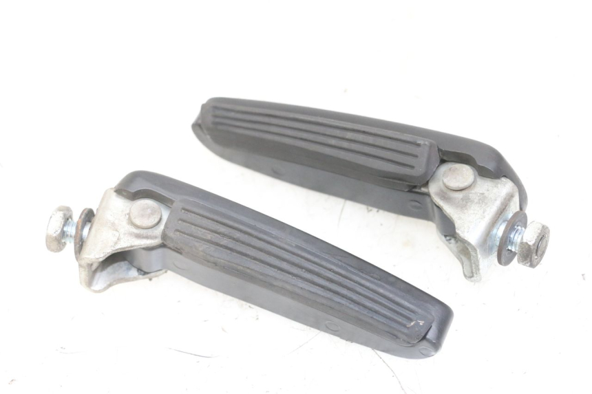 photo de PAAR FUßRASTENHALTER HINTEN GILERA NEXUS 125 (2009 - 2013)