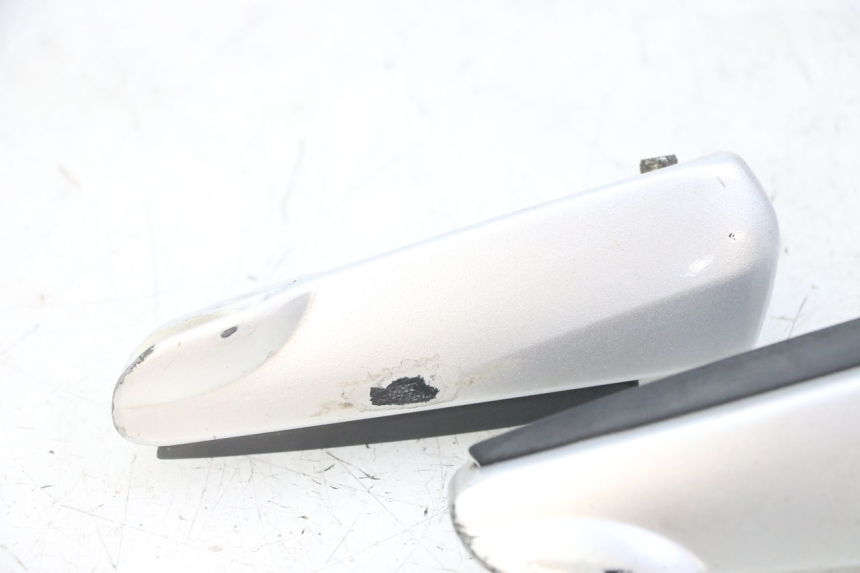 photo de PAAR FUßRASTENHALTER HINTEN GILERA NEXUS 125 (2009 - 2013)
