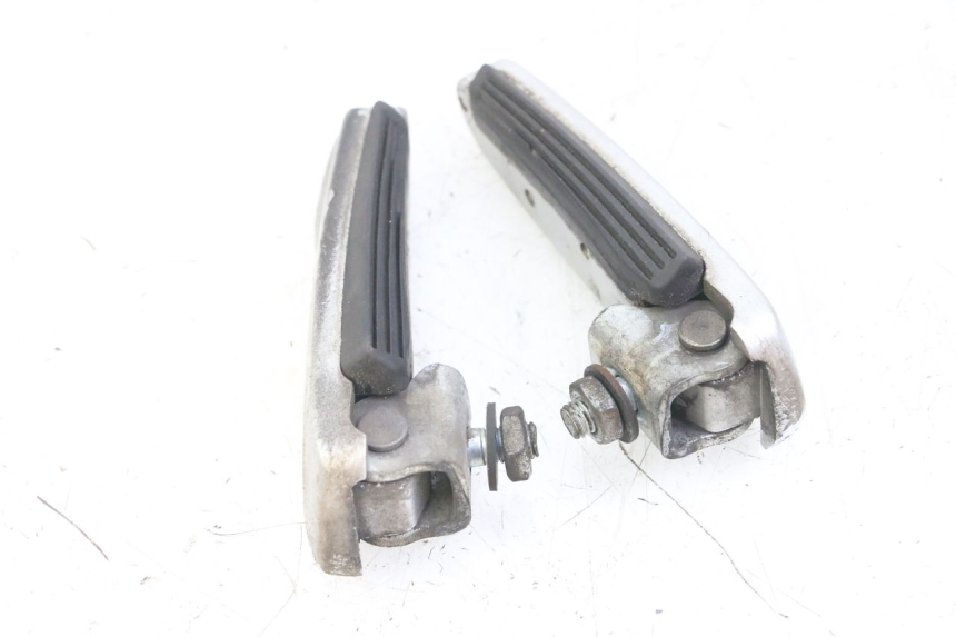 photo de PAAR FUßRASTENHALTER HINTEN GILERA NEXUS 125 (2009 - 2013)