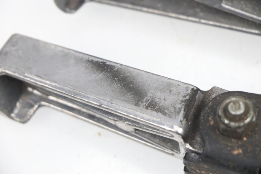 photo de PAAR FUßRASTENHALTER HINTEN PEUGEOT LUDIX 50 (2008 - 2017)