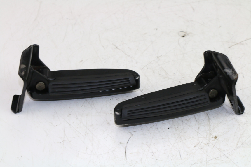 photo de FUSSRASTEN HINTEN PIAGGIO CARNABY 125 (2007 - 2011)