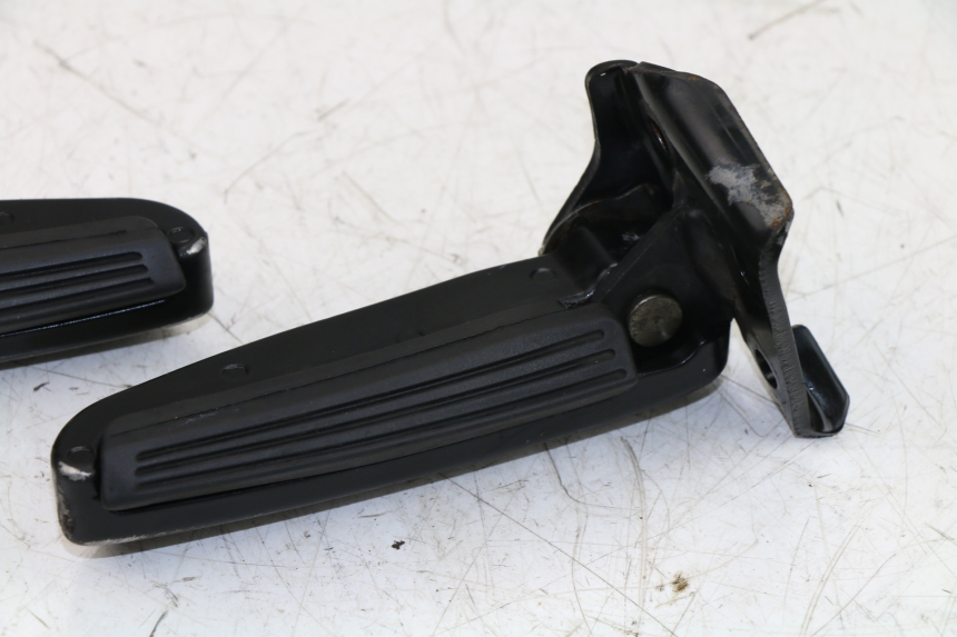 photo de FUSSRASTEN HINTEN PIAGGIO CARNABY 125 (2007 - 2011)