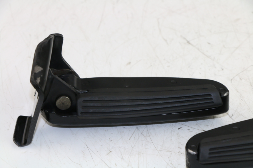 photo de FUSSRASTEN HINTEN PIAGGIO CARNABY 125 (2007 - 2011)