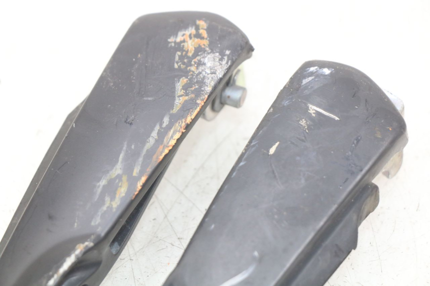 photo de HINTEN FUßRASTENPAAR PIAGGIO FLY 4T 50 (2013 - 2017)
