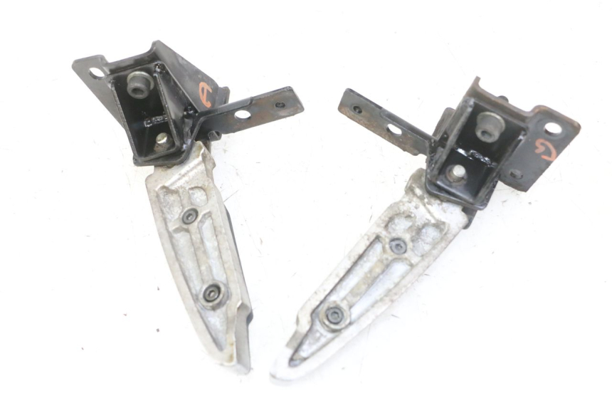 photo de FUSSRASTEN HINTEN PEUGEOT SATELIS 125 (2013 - 2018)