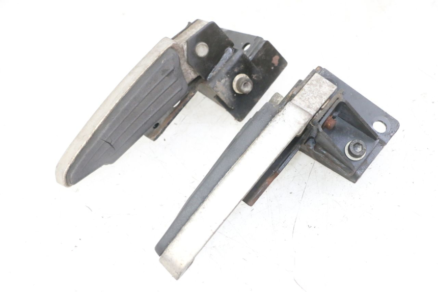 photo de FUSSRASTEN HINTEN PEUGEOT SATELIS 125 (2013 - 2018)