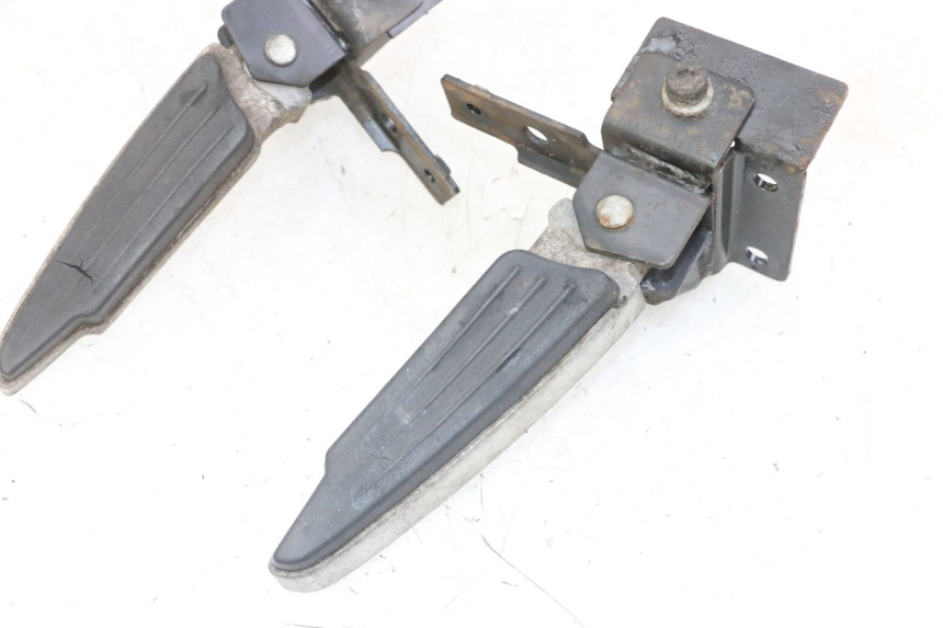 photo de FUSSRASTEN HINTEN PEUGEOT SATELIS 125 (2013 - 2018)